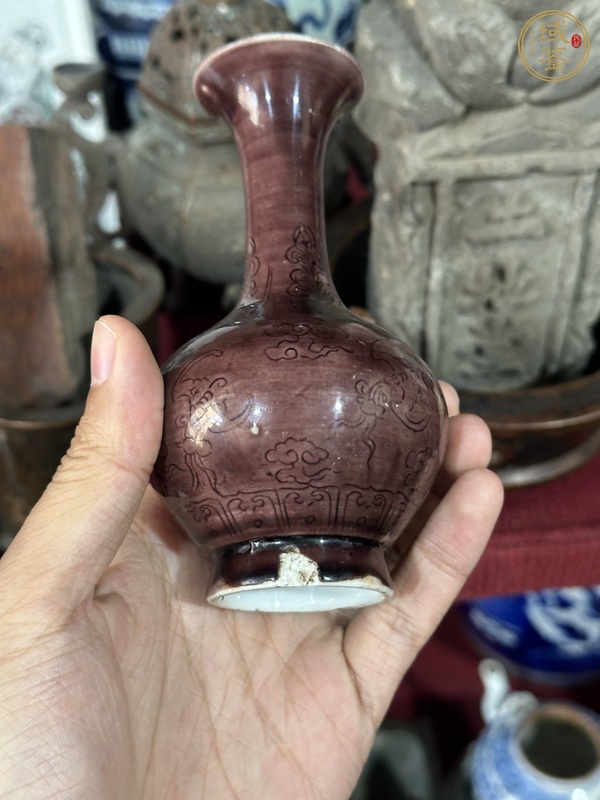 古玩陶瓷茄皮紫暗刻瓶真品鑒賞圖