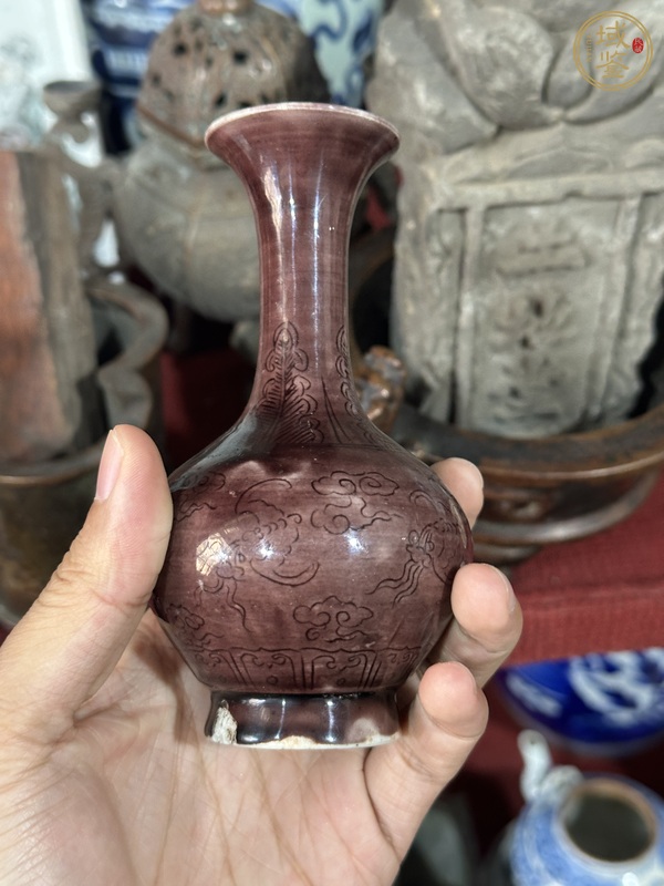 古玩陶瓷茄皮紫暗刻瓶真品鑒賞圖