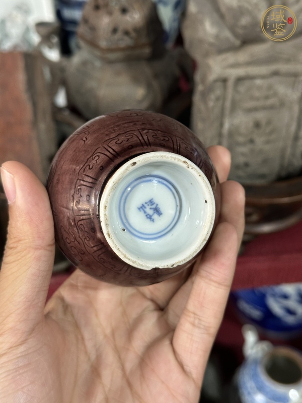 古玩陶瓷茄皮紫暗刻瓶真品鑒賞圖