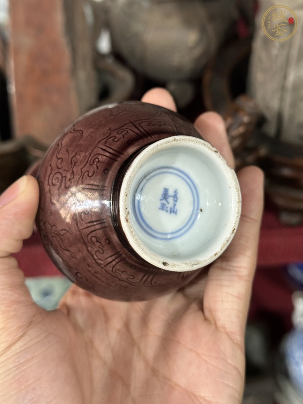 古玩陶瓷茄皮紫暗刻瓶真品鑒賞圖