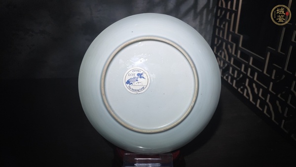 古玩陶瓷清中早·“南京號(hào)”青花山水亭臺(tái)高士泛舟圖盤真品鑒賞圖
