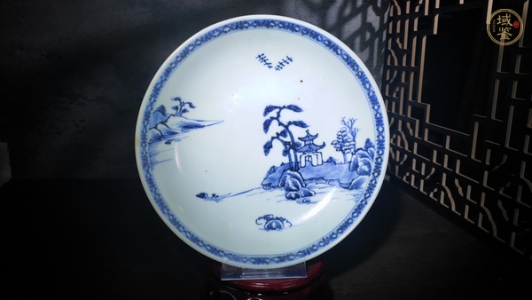 古玩陶瓷清中早·“南京號(hào)”青花山水亭臺(tái)高士泛舟圖盤真品鑒賞圖