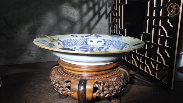 古玩陶瓷清早期·“南京號(hào)”青花亭臺(tái)風(fēng)景圖花口盤真品鑒賞圖