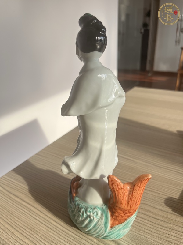 古玩陶瓷白釉菩薩造像真品鑒賞圖