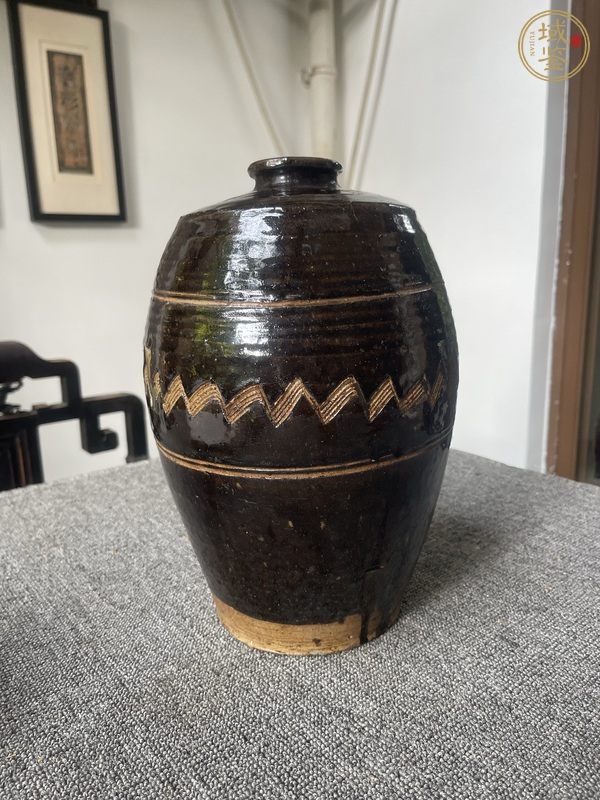古玩陶瓷褐釉劃花梅瓶真品鑒賞圖