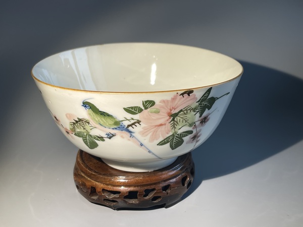 古玩轉(zhuǎn)賣釉下彩花鳥紋茶碗拍賣，當前價格0元