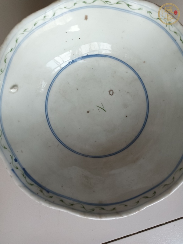 古玩陶瓷釉下彩花卉紋碗真品鑒賞圖