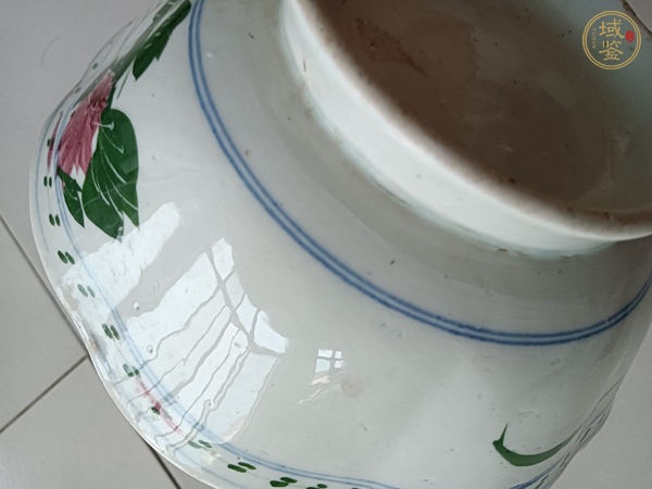 古玩陶瓷釉下彩花卉紋碗真品鑒賞圖