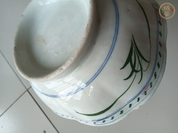古玩陶瓷釉下彩花卉紋碗真品鑒賞圖