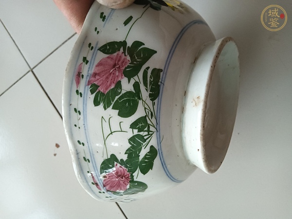 古玩陶瓷釉下彩花卉紋碗真品鑒賞圖