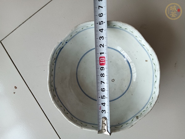 古玩陶瓷釉下彩花卉紋碗真品鑒賞圖