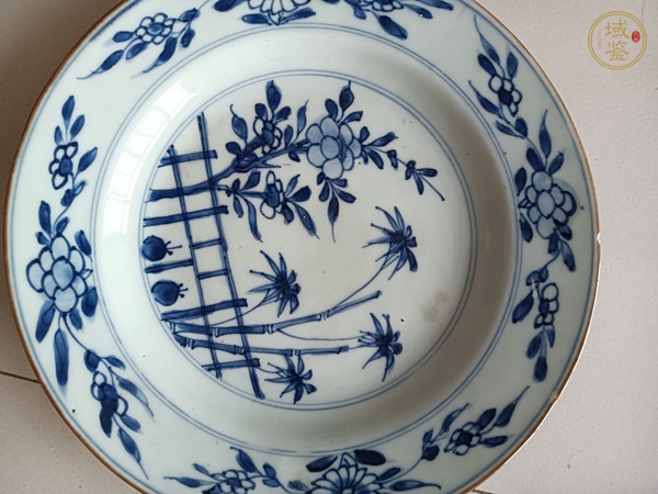 古玩陶瓷花卉紋青花盤真品鑒賞圖