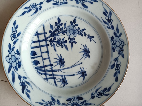 古玩陶瓷花卉紋青花盤(pán)拍賣，當(dāng)前價(jià)格880元