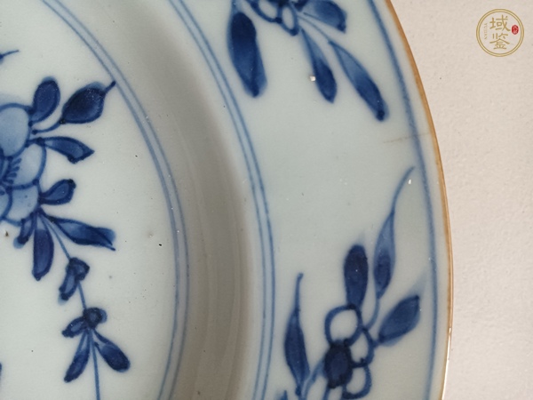 古玩陶瓷花卉紋青花盤真品鑒賞圖