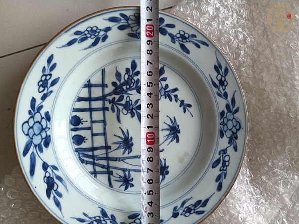 古玩陶瓷花卉紋青花盤真品鑒賞圖