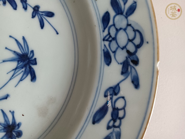 古玩陶瓷花卉紋青花盤真品鑒賞圖