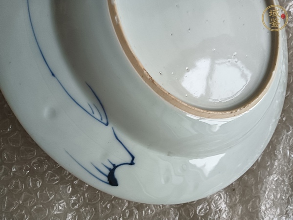 古玩陶瓷花卉紋青花盤真品鑒賞圖