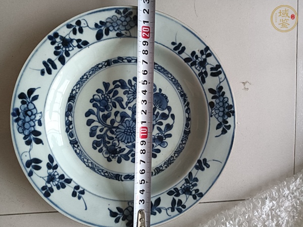 古玩陶瓷青花花卉紋盤真品鑒賞圖