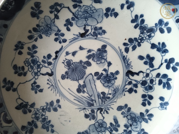 古玩陶瓷青花花卉紋盤真品鑒賞圖
