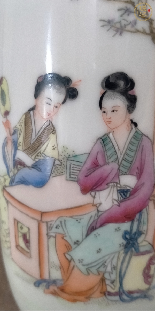 古玩陶瓷粉彩人物紋撇口瓶真品鑒賞圖
