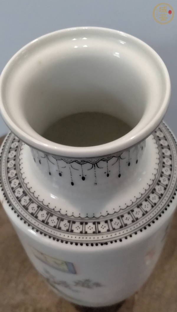 古玩陶瓷粉彩人物紋撇口瓶真品鑒賞圖