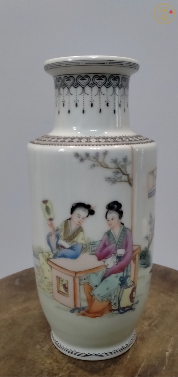 古玩陶瓷粉彩人物紋撇口瓶真品鑒賞圖