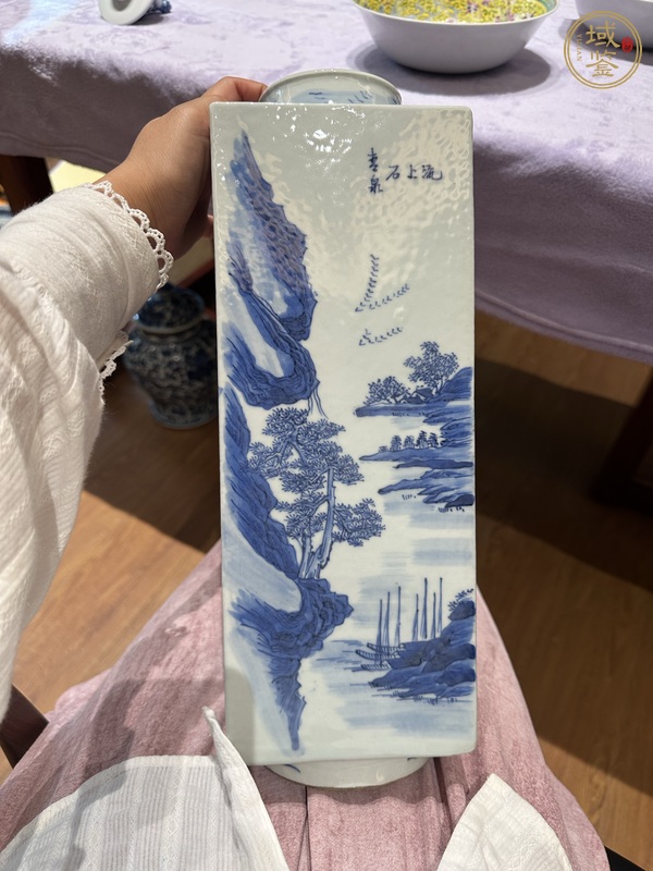 古玩陶瓷青花山水人物紋琮式瓶真品鑒賞圖