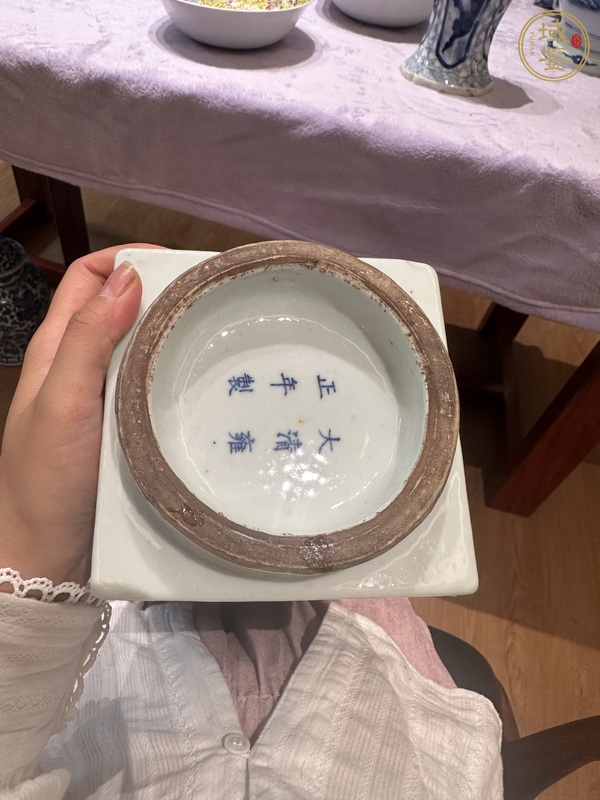 古玩陶瓷青花山水人物紋琮式瓶真品鑒賞圖
