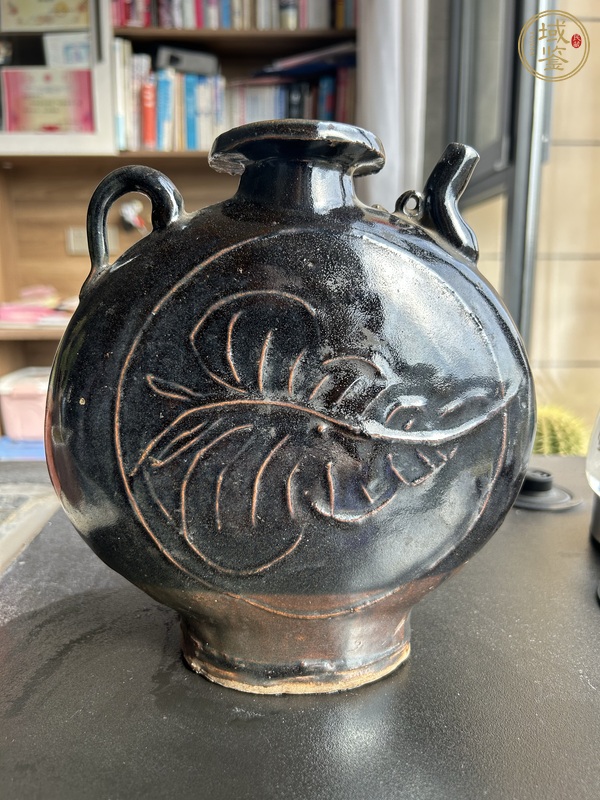 古玩耀州窯黑釉樹葉紋扁壺真品鑒賞圖