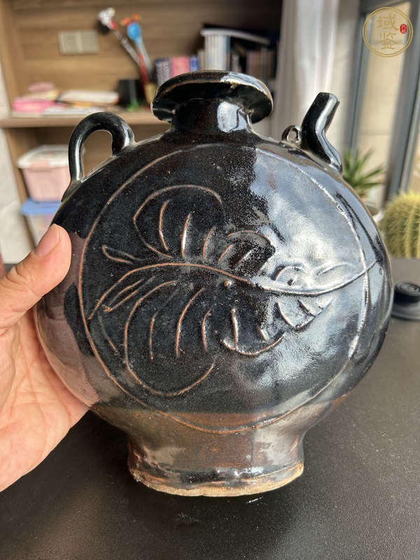 古玩陶瓷耀州窯黑釉樹葉紋扁壺真品鑒賞圖