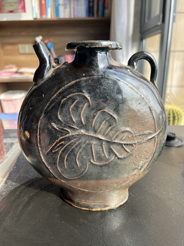 古玩陶瓷金元耀州窯黑釉樹葉紋扁壺（西夏風(fēng)格）拍賣，當(dāng)前價(jià)格576元