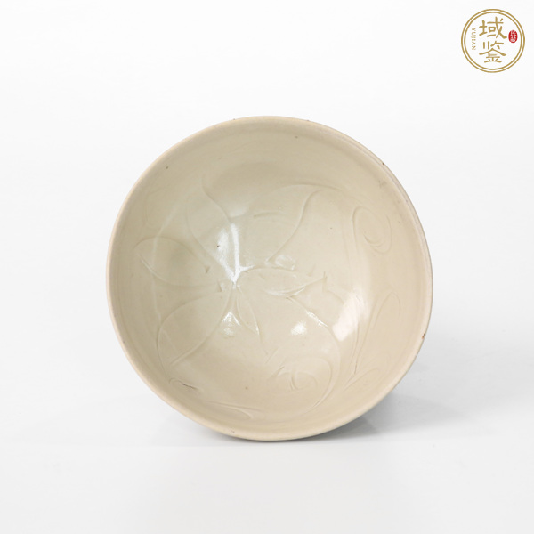 古玩陶瓷定窯白釉刻花花卉紋杯真品鑒賞圖