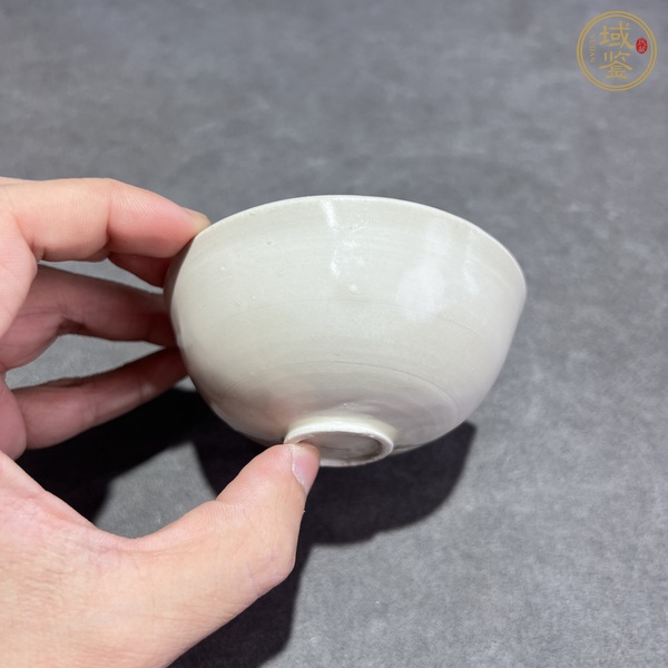 古玩陶瓷定窯白釉刻花花卉紋杯真品鑒賞圖