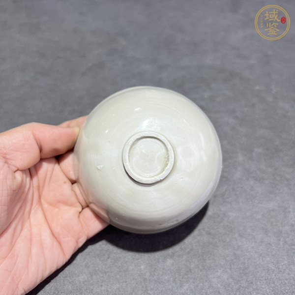 古玩陶瓷定窯白釉刻花花卉紋杯真品鑒賞圖