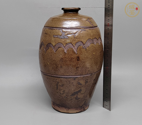 古玩陶瓷茶葉末釉刻水波紋梅瓶真品鑒賞圖
