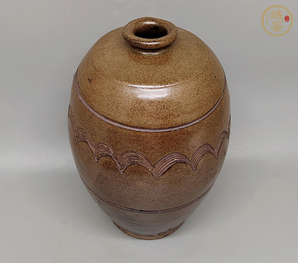 古玩陶瓷茶葉末釉刻水波紋梅瓶真品鑒賞圖