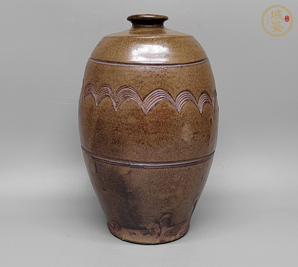古玩陶瓷茶葉末釉刻水波紋梅瓶真品鑒賞圖