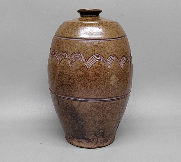 古玩轉(zhuǎn)賣明代茶葉末釉刻水波紋梅瓶拍賣，當(dāng)前價(jià)格1588元