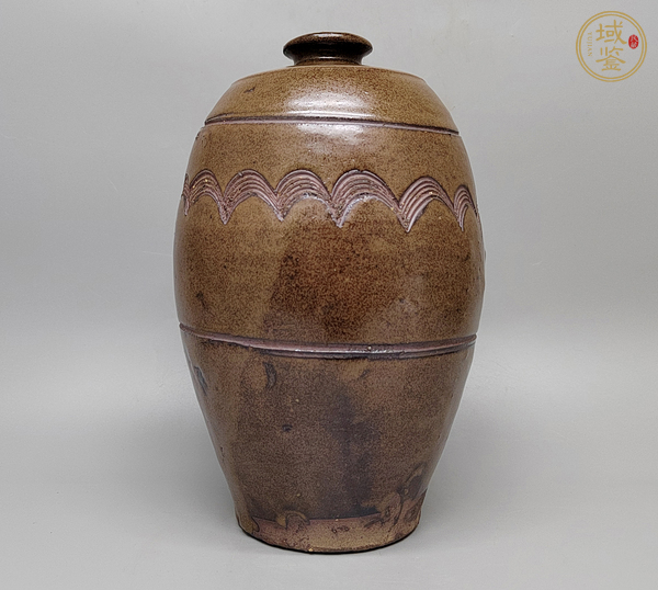 古玩陶瓷茶葉末釉刻水波紋梅瓶真品鑒賞圖