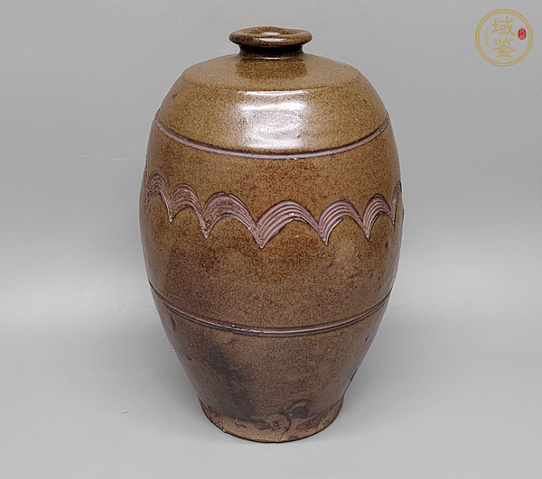 古玩陶瓷茶葉末釉刻水波紋梅瓶真品鑒賞圖