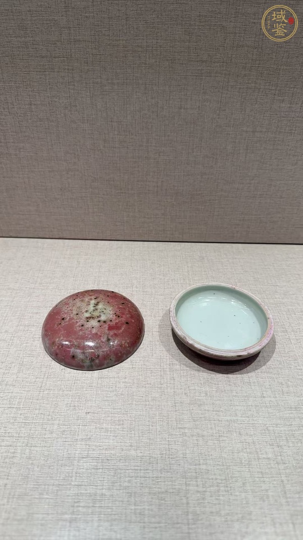 古玩陶瓷豇豆紅釉印泥盒真品鑒賞圖