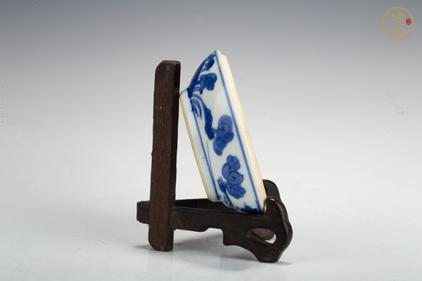 古玩陶瓷清康熙·青花花卉紋蓋盒真品鑒賞圖