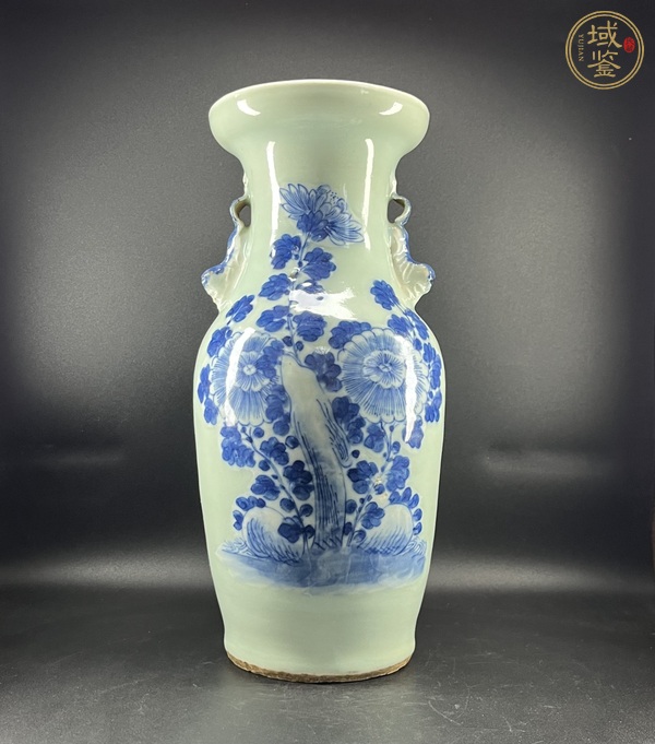 古玩陶瓷豆青釉青花花卉紋雙耳瓶真品鑒賞圖