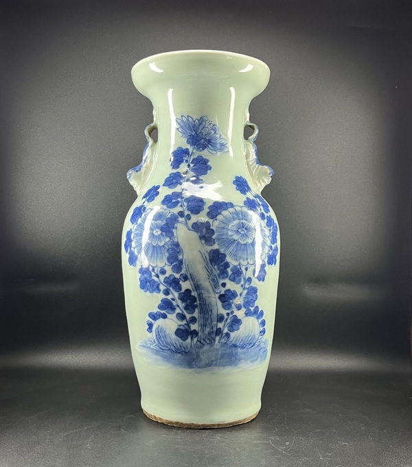 古玩陶瓷豆青釉青花花卉紋雙耳瓶拍賣,當(dāng)前價(jià)格6800元