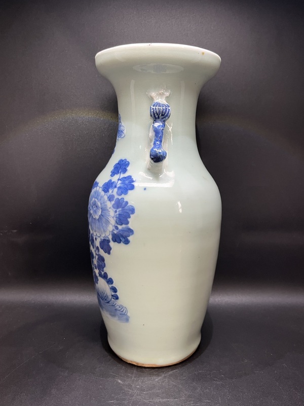 古玩陶瓷豆青釉青花花卉紋雙耳瓶拍賣,當(dāng)前價(jià)格6800元