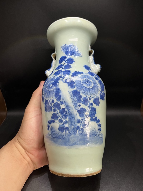 古玩陶瓷豆青釉青花花卉紋雙耳瓶拍賣,當(dāng)前價(jià)格6800元