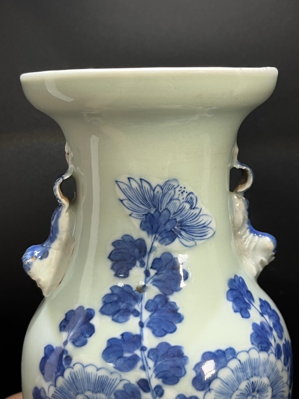 古玩陶瓷豆青釉青花花卉紋雙耳瓶拍賣,當(dāng)前價(jià)格6800元