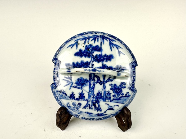 古玩陶瓷清中期·青花松竹梅蓋盒拍賣，當(dāng)前價(jià)格1001元