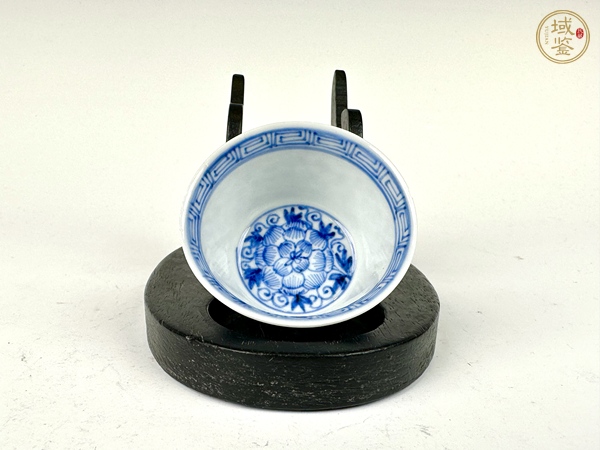 古玩陶瓷清康熙·青花淡描團花杯碟真品鑒賞圖