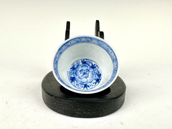 古玩陶瓷清康熙·青花淡描團花杯碟拍賣，當前價格354元